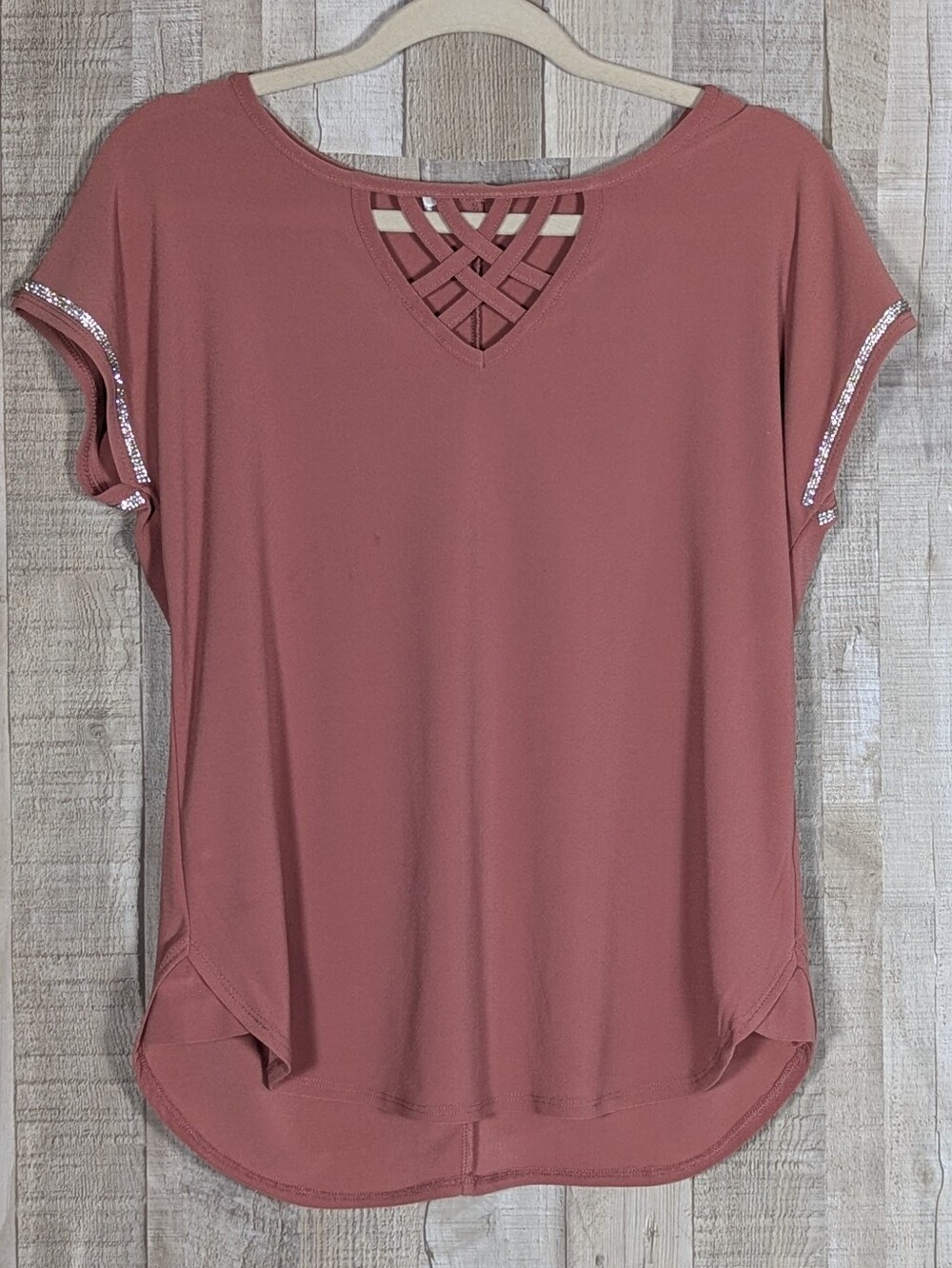 NWOT 89th + Madison Dusty Rose Rhinestone Sleeve Lattice V-Neck Blouse Medium